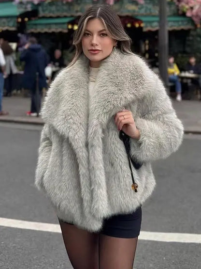Eleganter Fuzzy-Mantel Mit Langen Ärmeln und Kragen