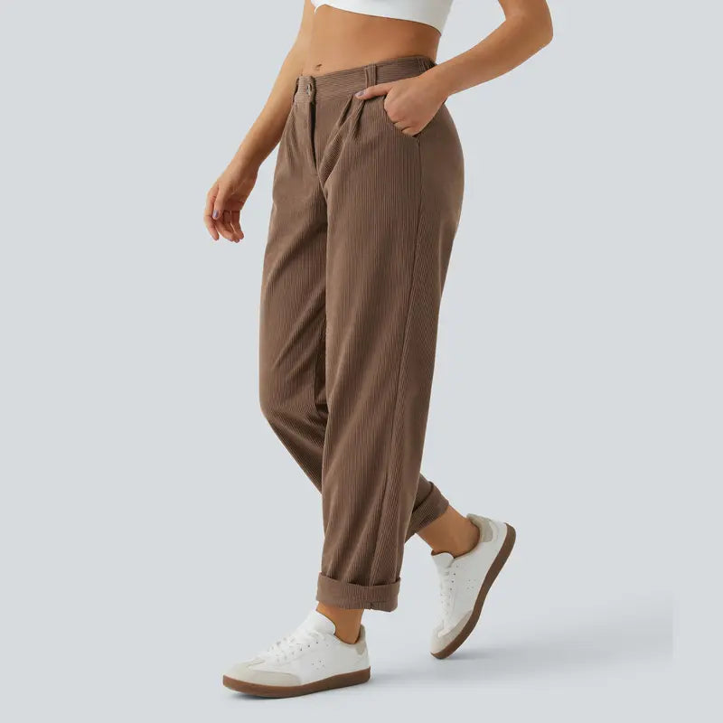 Stilvolle Damen Cordhose mit mittelhohem Bund und Reißverschlusstaschen