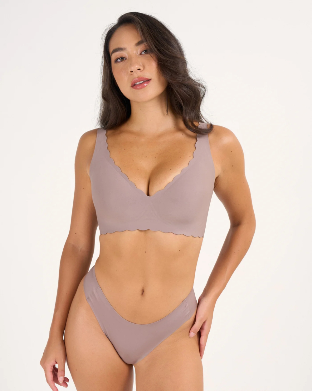 Nahtloser Push-Up-BH ohne Bügel mit gewelltem Deep-V-Ausschnitt